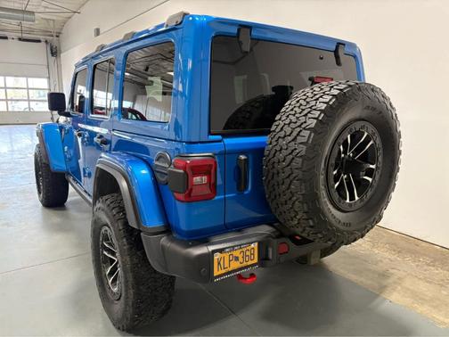 Hydro Blue Pearlcoat 2024 Jeep Wrangler Rubicon