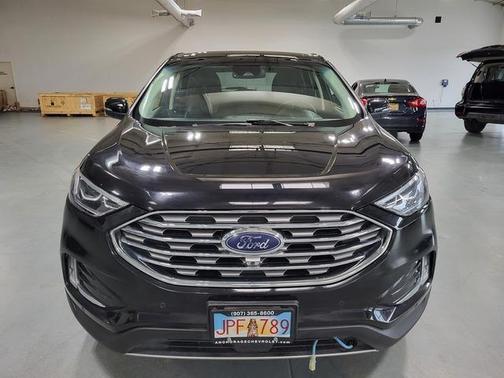 Photo 2 of 27 of 2019 Ford Edge Titanium