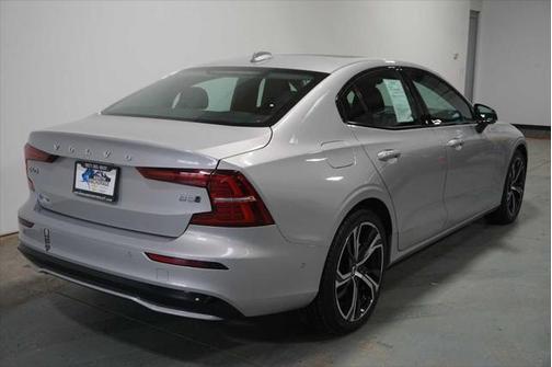 2024 Volvo S60 B5 Plus Dark Theme