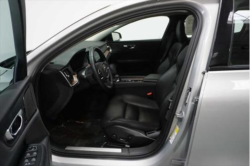 2024 Volvo S60 B5 Plus Dark Theme