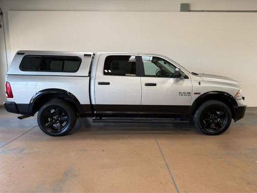 Bright Silver Clearcoat Metallic 2017 RAM 1500 SLT
