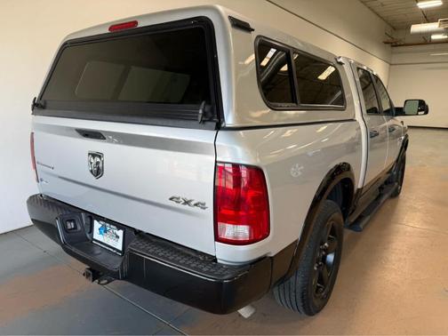 Bright Silver Clearcoat Metallic 2017 RAM 1500 SLT