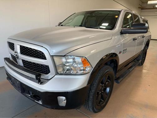 Bright Silver Clearcoat Metallic 2017 RAM 1500 SLT