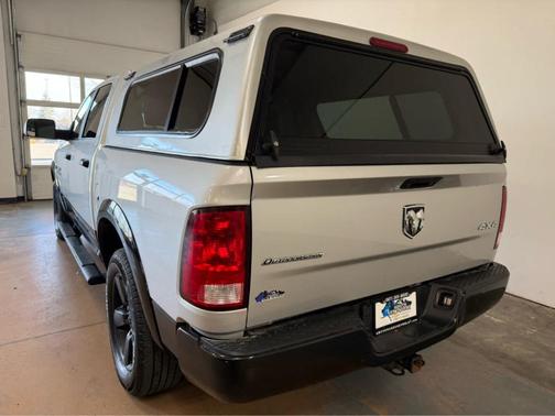 Bright Silver Clearcoat Metallic 2017 RAM 1500 SLT