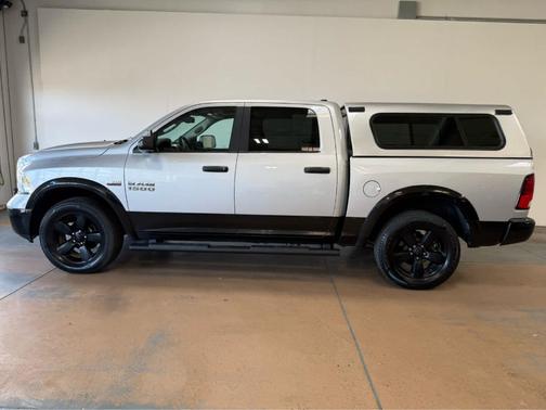 Bright Silver Clearcoat Metallic 2017 RAM 1500 SLT