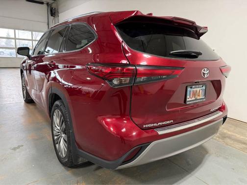 Ruby Flare Pearl 2022 Toyota Highlander Platinum