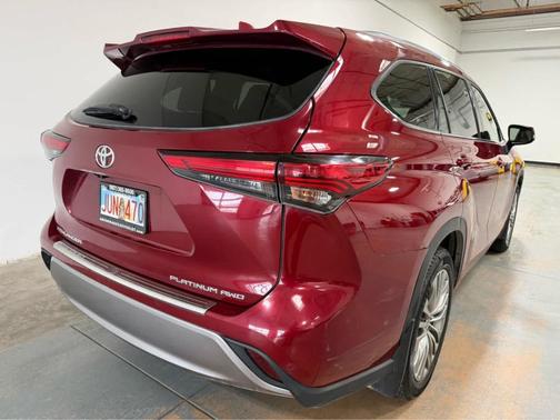 Ruby Flare Pearl 2022 Toyota Highlander Platinum