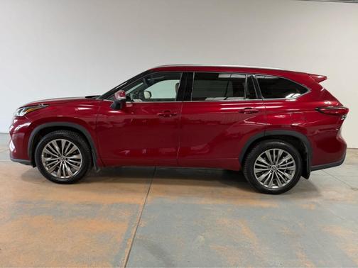 Ruby Flare Pearl 2022 Toyota Highlander Platinum