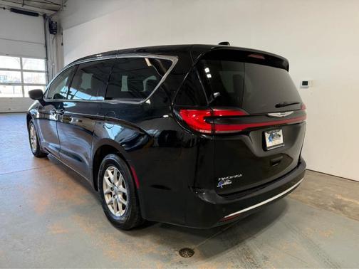 2024 Chrysler Pacifica Touring-L