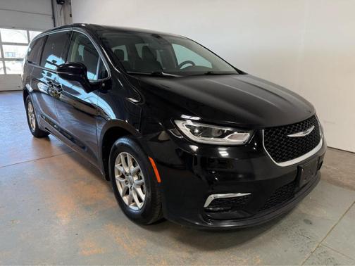 2024 Chrysler Pacifica Touring-L