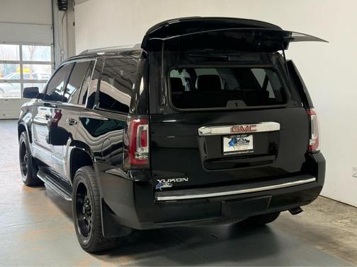 Black 2016 GMC Yukon Denali