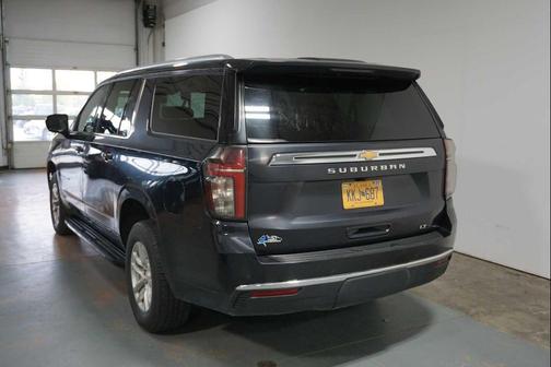 2023 Chevrolet Suburban LT