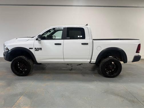 Bright White Clearcoat 2021 RAM 1500 Classic SLT
