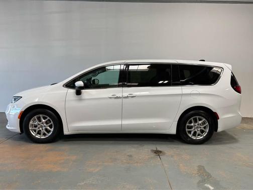 2023 Chrysler Pacifica Touring-L