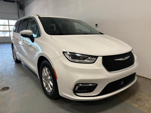 2023 Chrysler Pacifica Touring-L