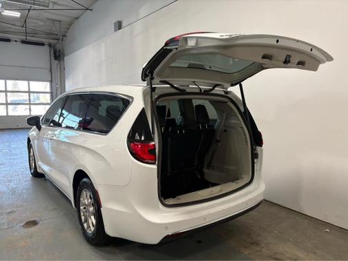 2023 Chrysler Pacifica Touring-L