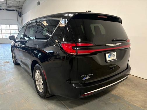 2024 Chrysler Pacifica Touring-L