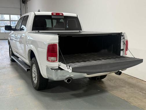 Bright White Clearcoat 2018 RAM 1500 Longhorn