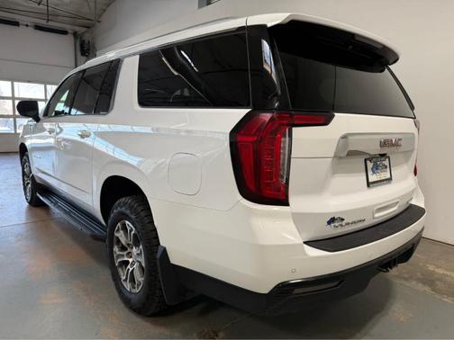2024 GMC Yukon XL SLE