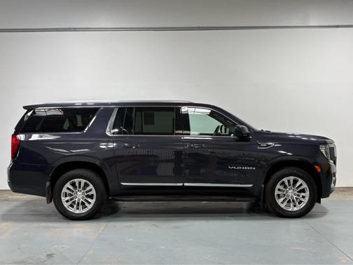 Black 2024 GMC Yukon XL SLT