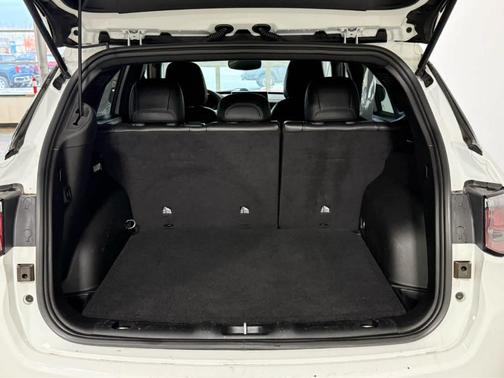 Bright White Clearcoat 2025 Jeep Compass Latitude