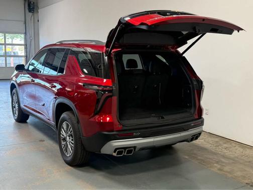 Red 2025 Chevrolet Traverse LT