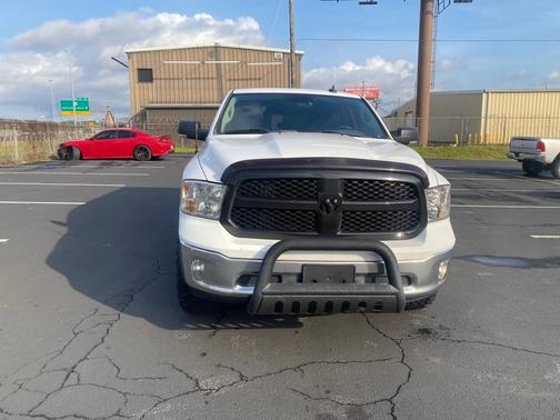 Photo 4 of 25 of 2015 RAM 1500 SLT