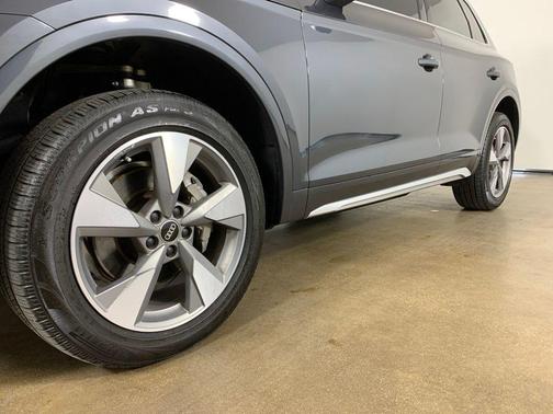 Manhattan Gray Metallic 2023 Audi Q5 40 Premium Plus