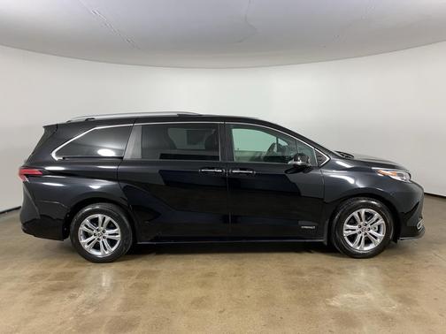 2021 Toyota Sienna Platinum 7 Passenger