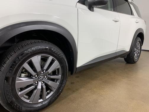 2025 Nissan Pathfinder SV 4WD