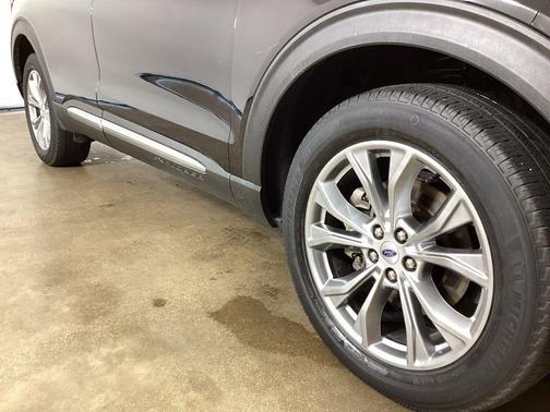 Agate Black Metallic 2022 Ford Explorer Limited