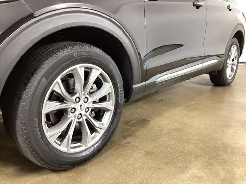 Agate Black Metallic 2022 Ford Explorer Limited