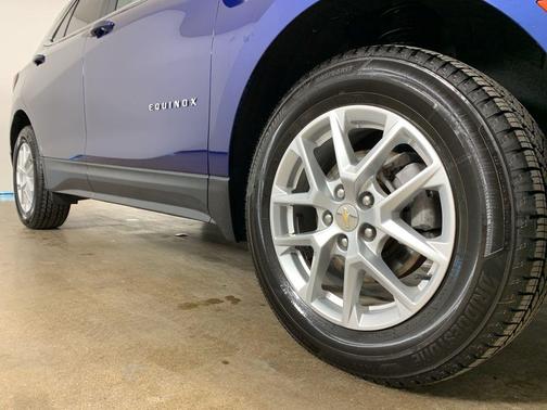 Blue Glow Metallic 2023 Chevrolet Equinox 1LT