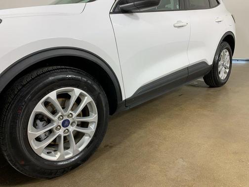 OXFORD WHITE 2022 Ford Escape SE