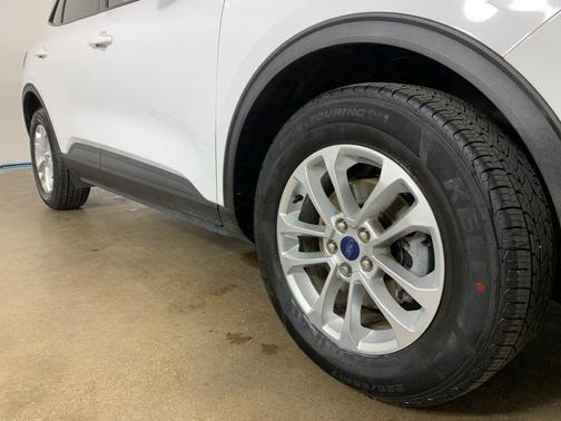 OXFORD WHITE 2022 Ford Escape SE