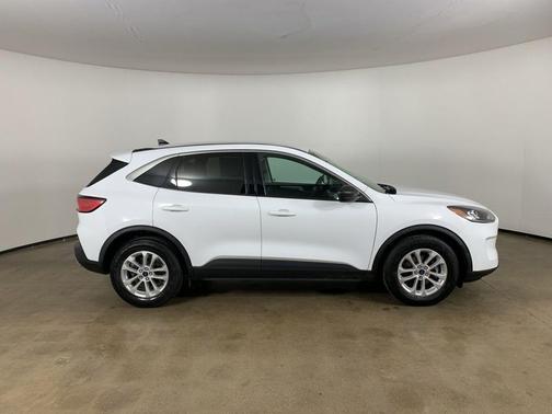 OXFORD WHITE 2022 Ford Escape SE