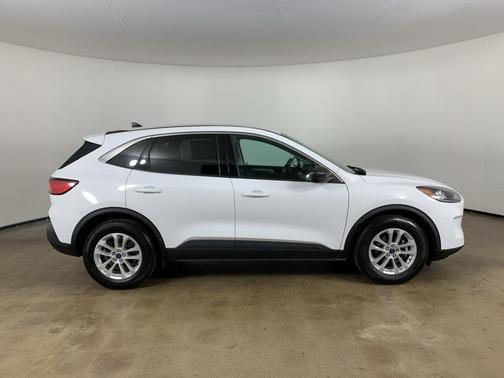 OXFORD WHITE 2022 Ford Escape SE