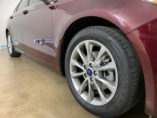 BURGUNDY VELVET 2017 Ford Fusion SE