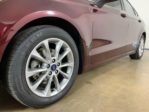 BURGUNDY VELVET 2017 Ford Fusion SE