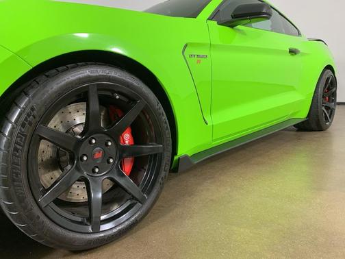 2016 Ford Shelby GT350R Base