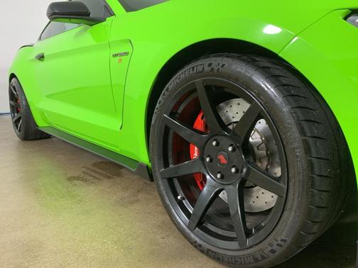 2016 Ford Shelby GT350R Base