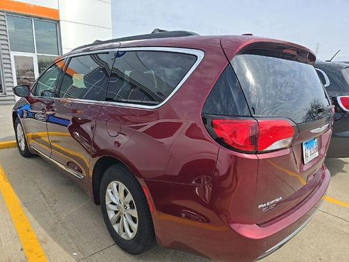 Velvet Red Pearlcoat 2017 Chrysler Pacifica Touring-L