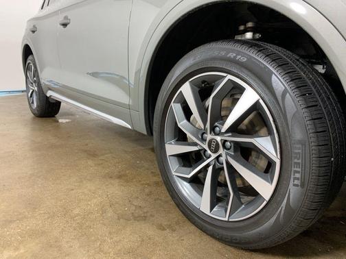 Chronos Gray Metallic 2023 Audi Q5 45 S line Premium Plus
