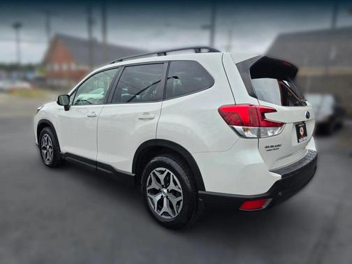 Crystal White Pearl 2022 Subaru Forester Sport