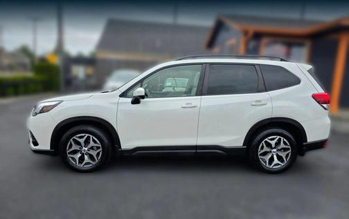Crystal White Pearl 2022 Subaru Forester Sport