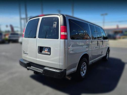 Silver Birch Metallic 2009 Chevrolet Express 1500 Base
