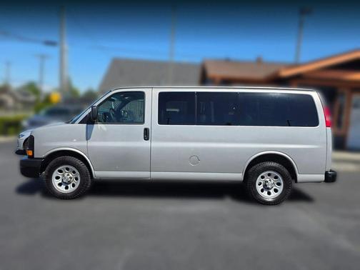 Silver Birch Metallic 2009 Chevrolet Express 1500 Base