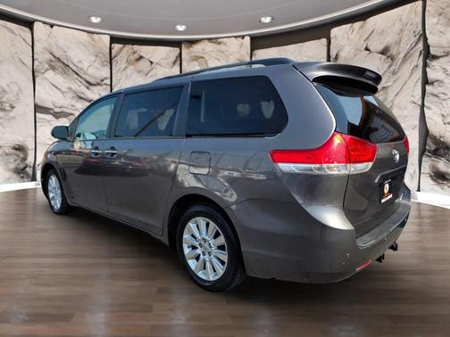 2013 Toyota Sienna XLE