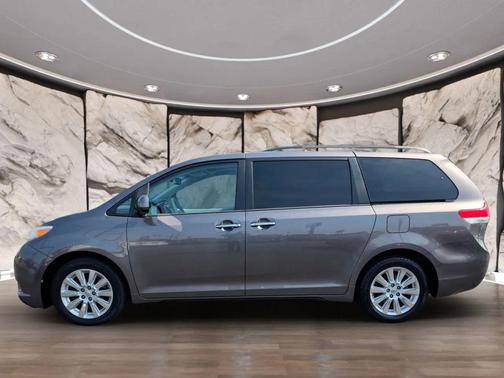2013 Toyota Sienna XLE