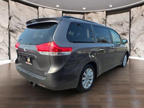 2013 Toyota Sienna XLE